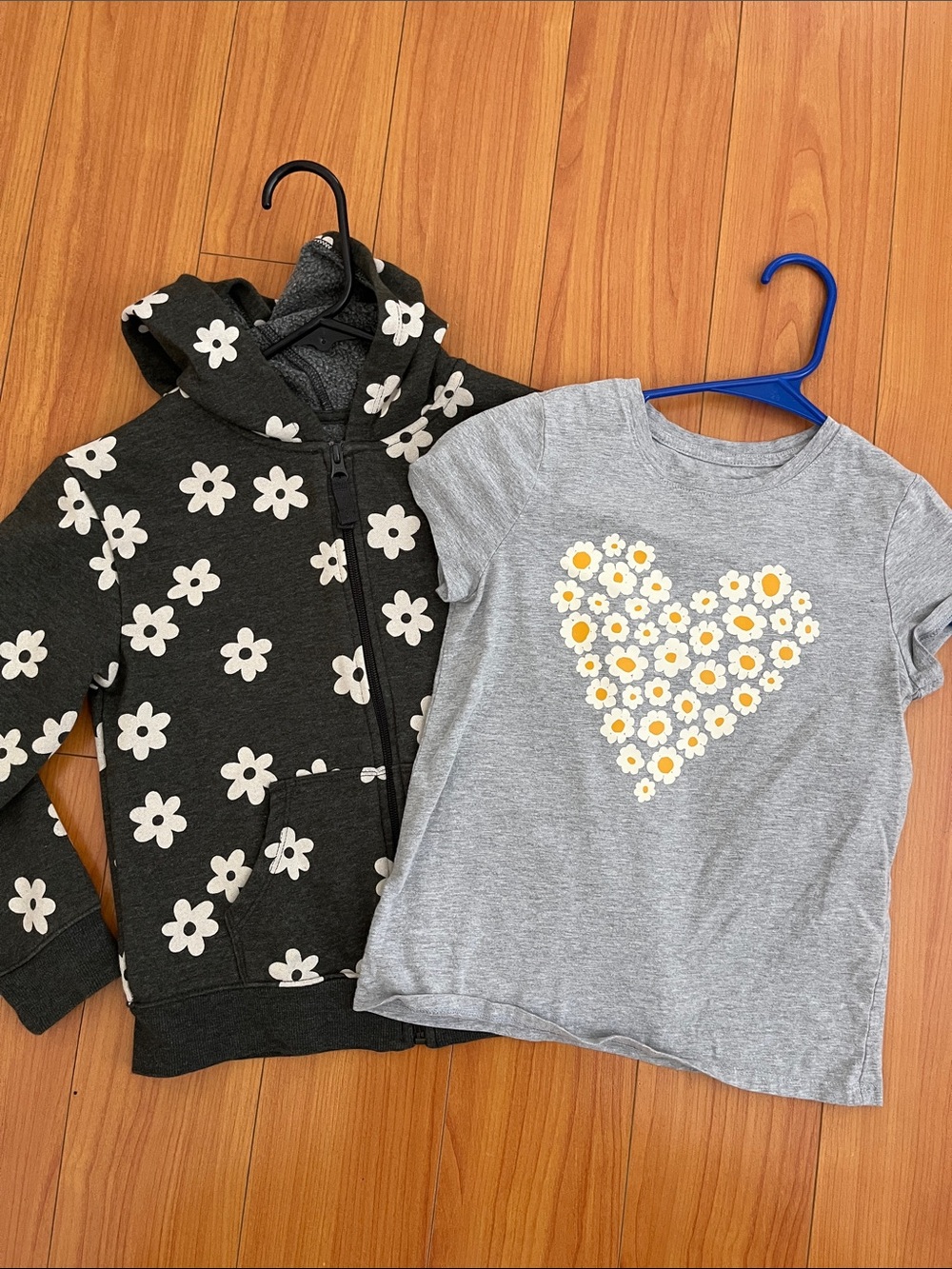 Cat & Jack Gray Daisy Heart Tee & Black Daisy Zip Hoodie Set